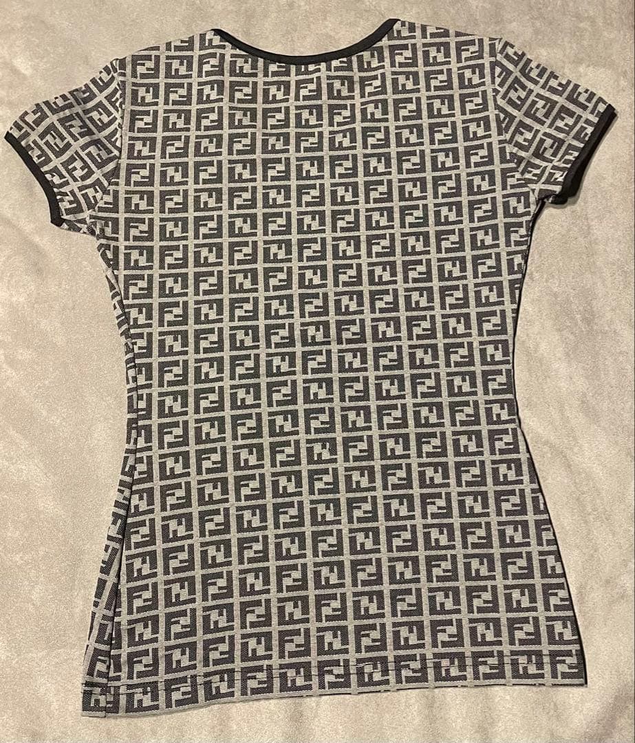 ⭐︎FENDI フェンディ ロゴパターン 半袖Tシャツ⭐︎