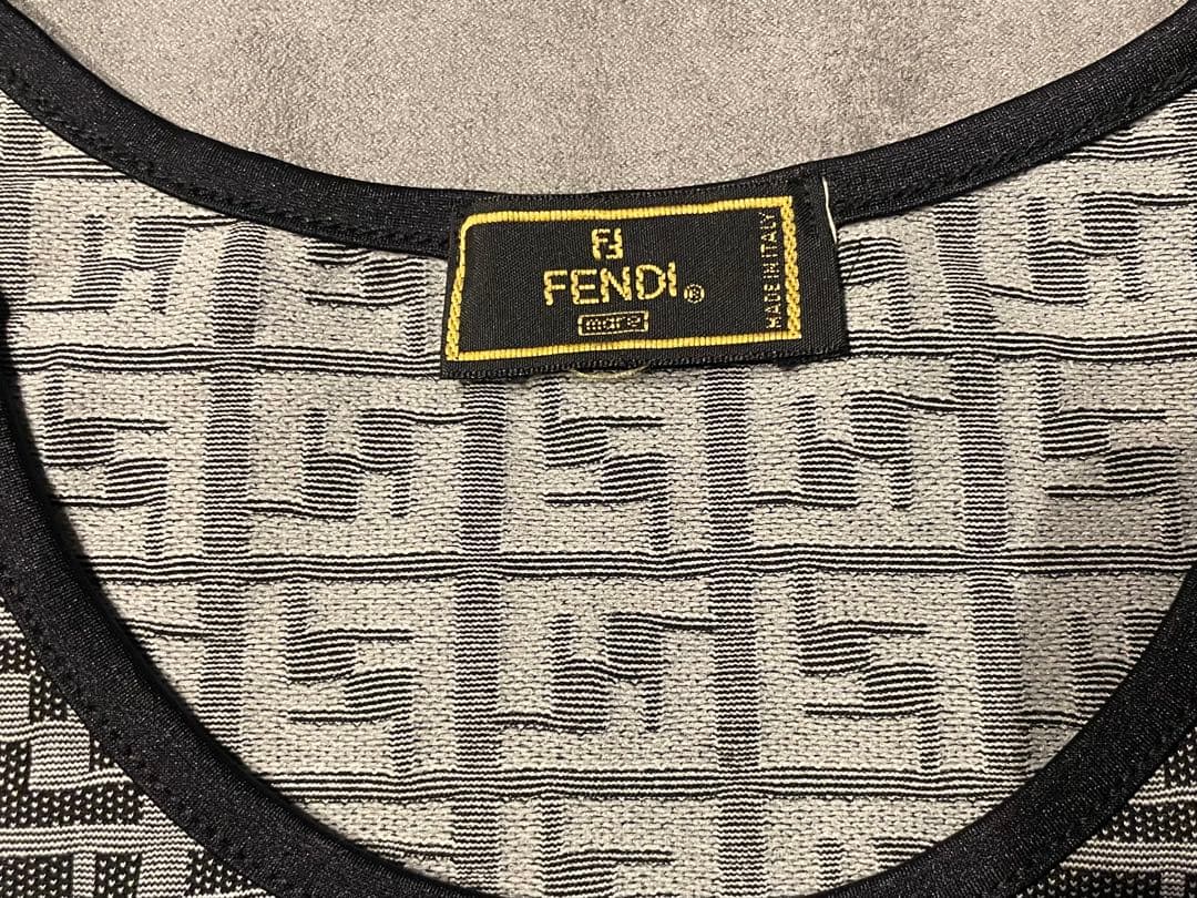 ⭐︎FENDI フェンディ ロゴパターン 半袖Tシャツ⭐︎