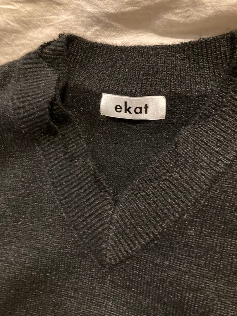 ekat Vネック ノースリーブベスト