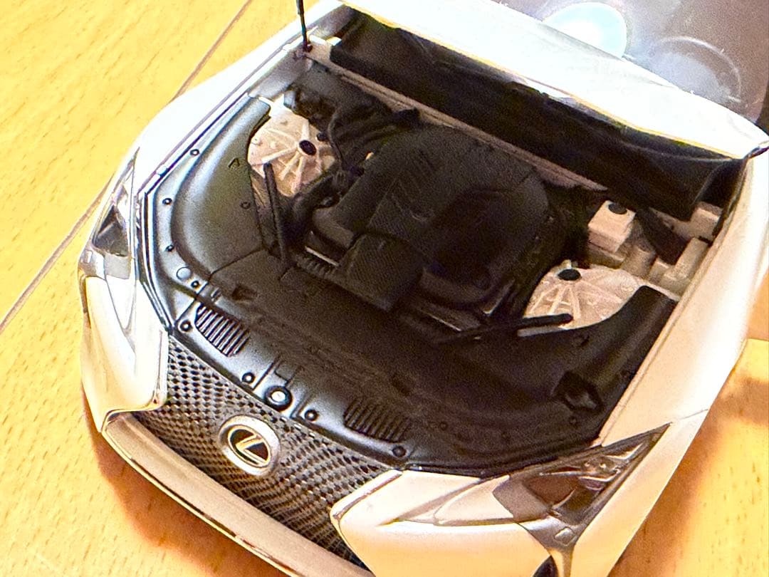 Lexus LC500 ホワイト 1/18モデルカー