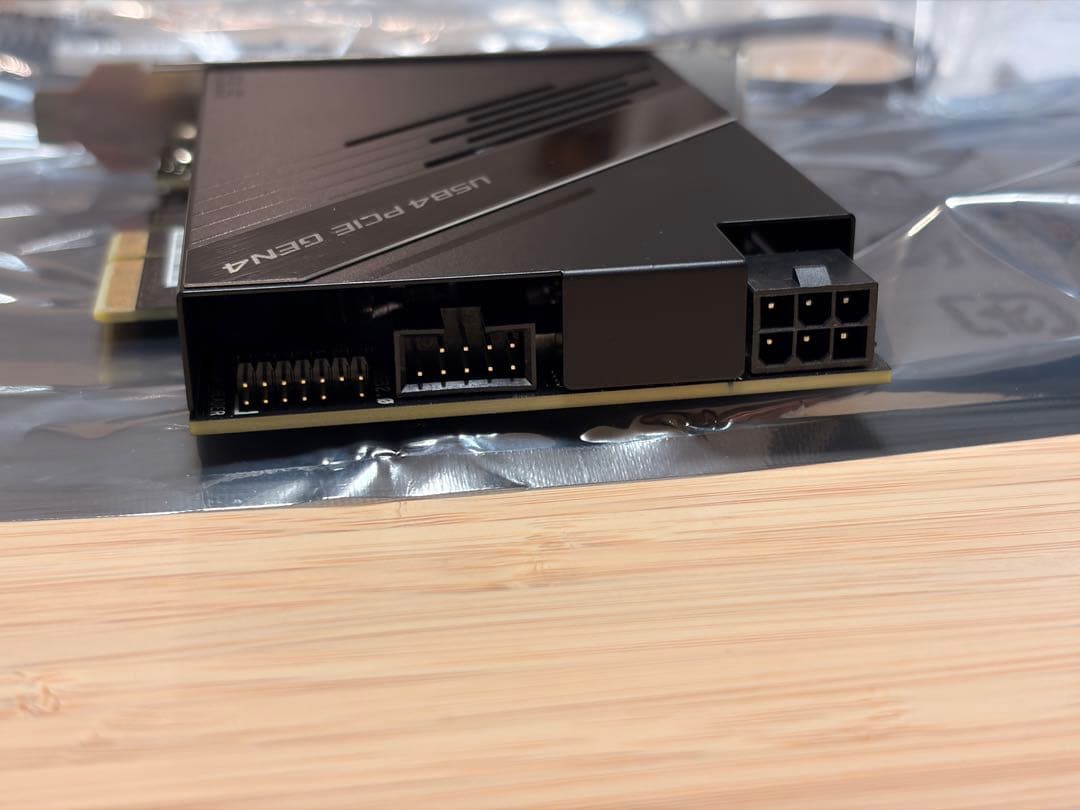 ASUS USB4 PCIe Gen4 拡張カード