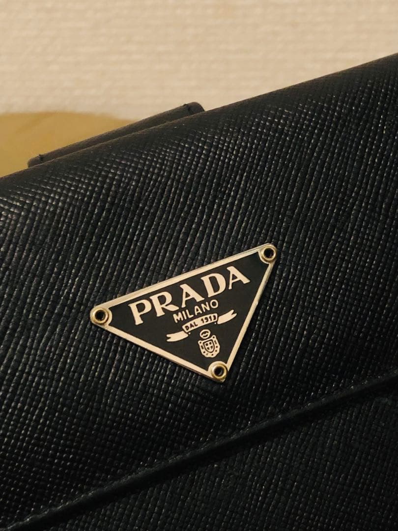 PRADA ブラック 三つ折り財布 サフィアーノレザー