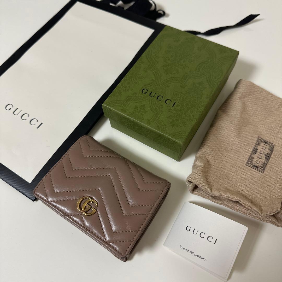 GUCCI ベージュ 二つ折り財布