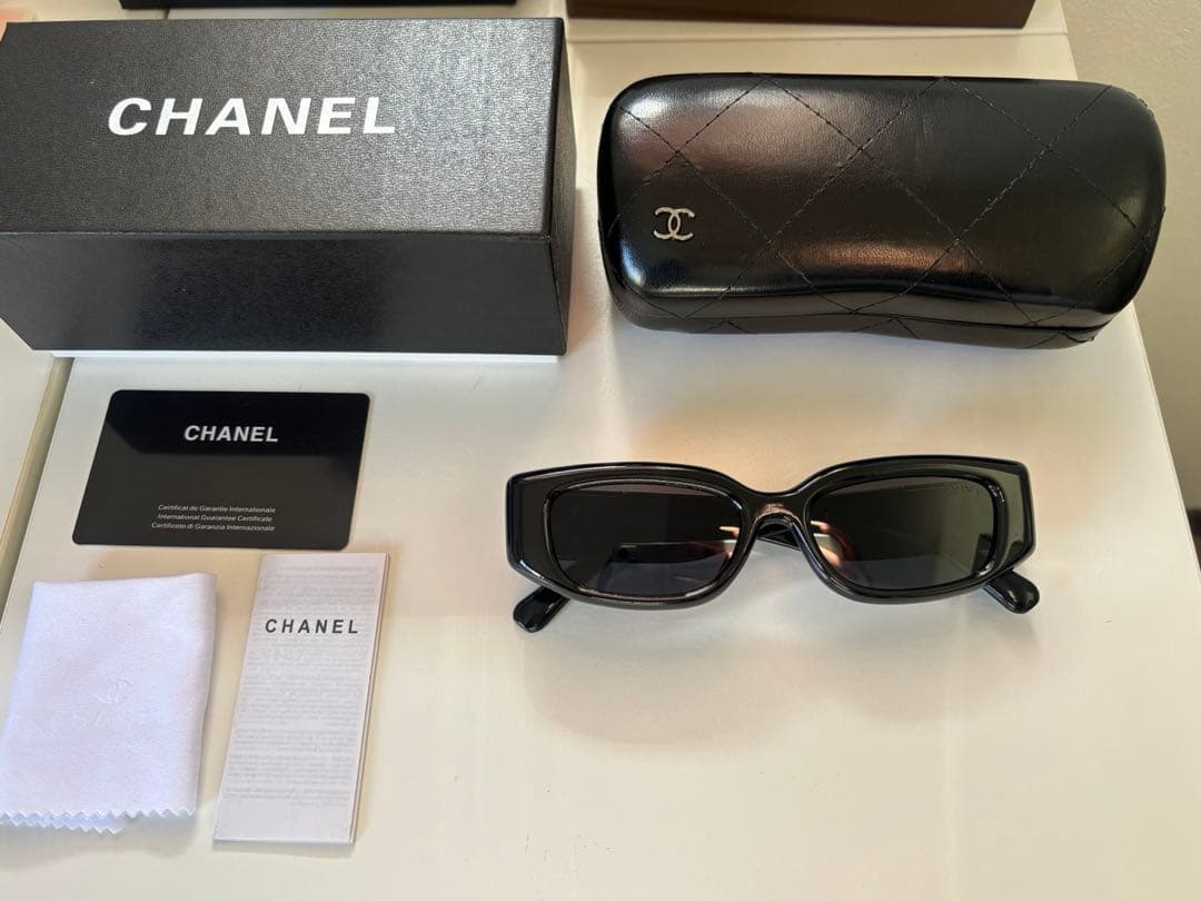 CHANEL 刻印　サングラス　箱&メガネケース付き