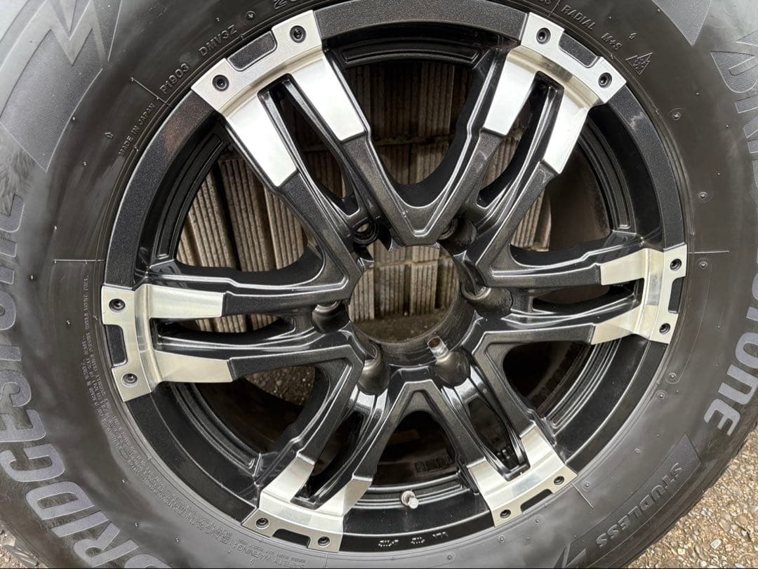 プラド BLIZZAK DM-V3 265/65R17 4本