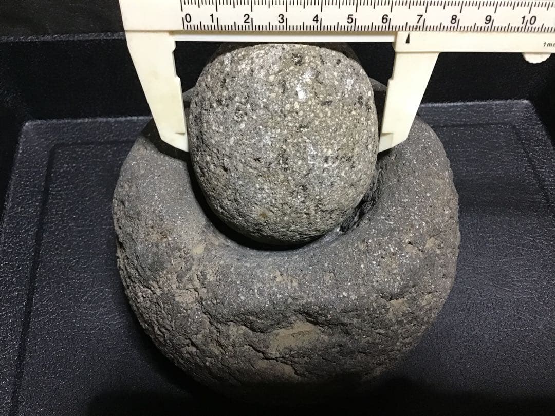 縄文　弥生　古墳　石器　すり石　臼　石皿　土器　石斧　凹石　出土　No85