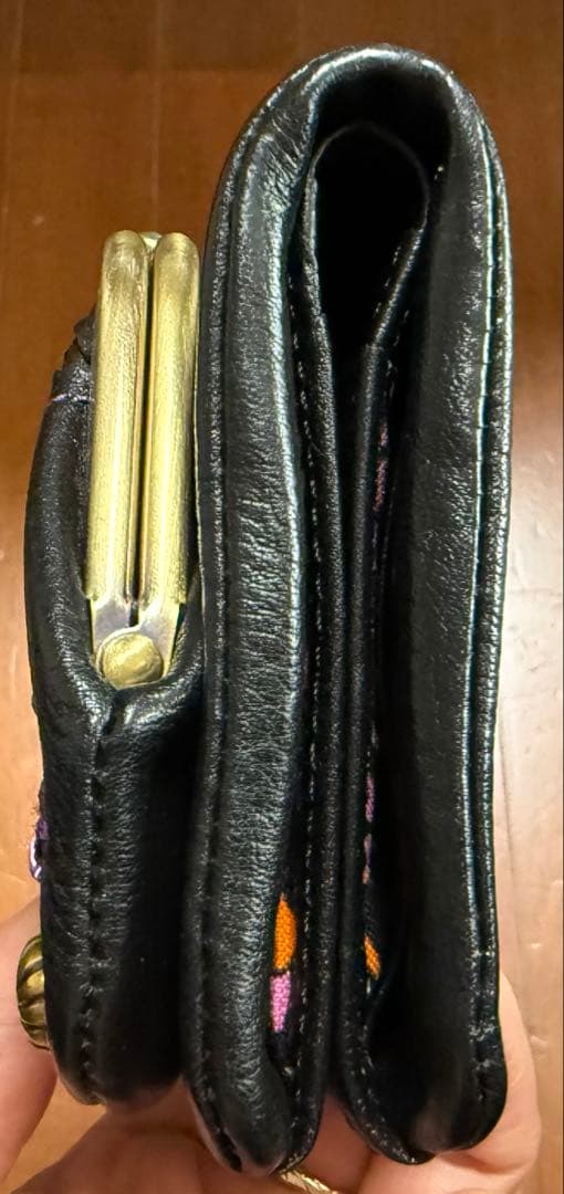 ANNA SUI 花柄エンボス 二つ折り財布