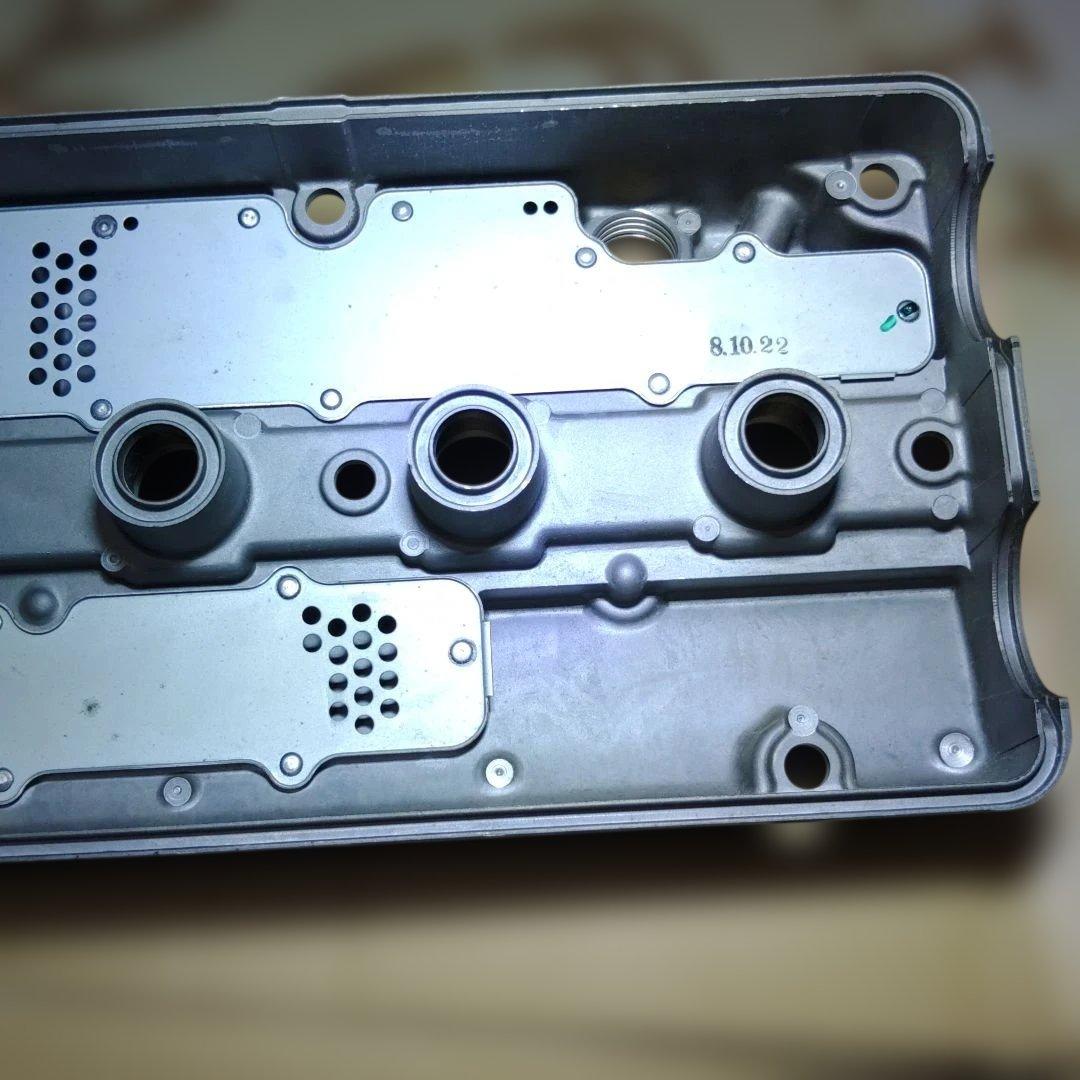未使用品　ホンダＨ系ＶＴＥＣエンジン純正黒結晶ヘッドカバー