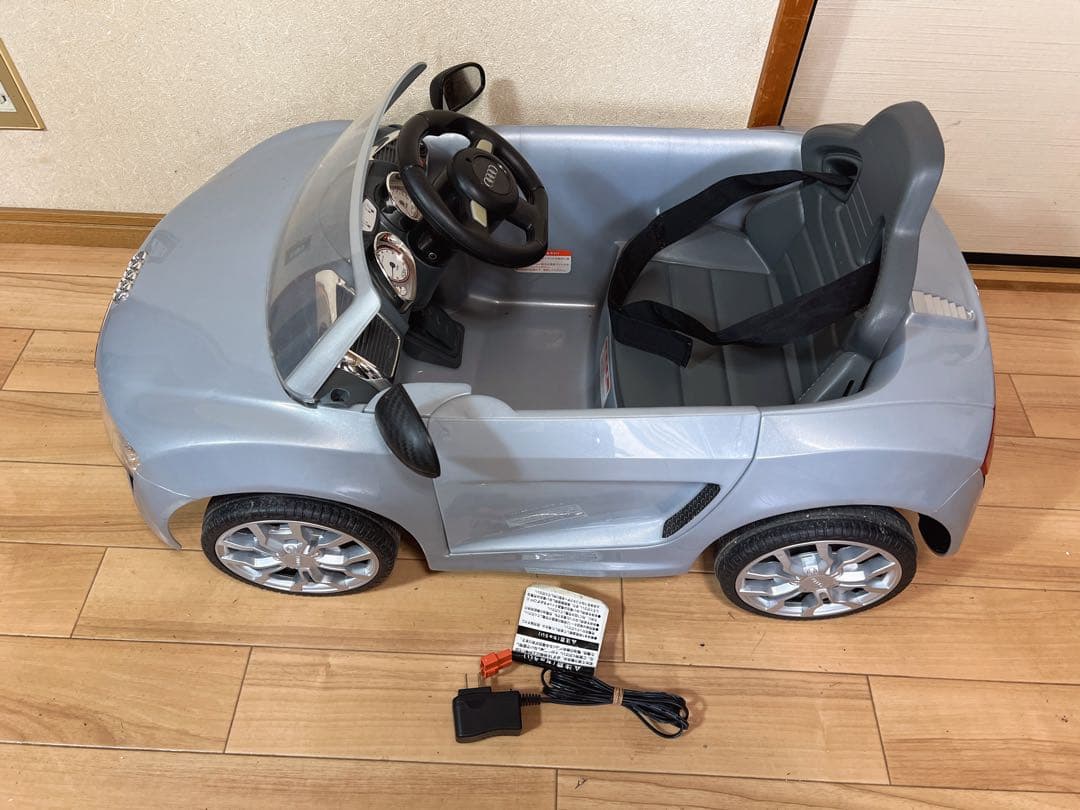 子供用電動自動車 Audiアウディ R8 スパイダーミニ