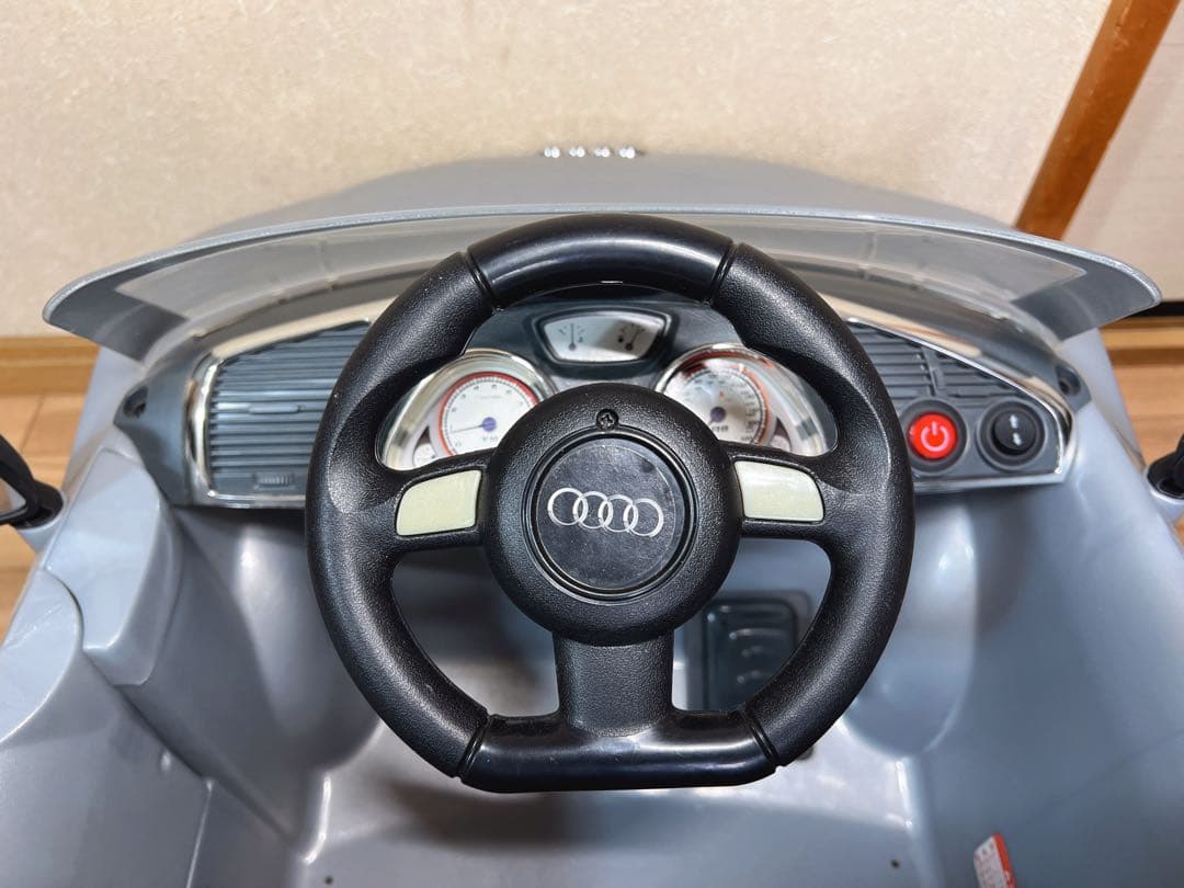 子供用電動自動車 Audiアウディ R8 スパイダーミニ