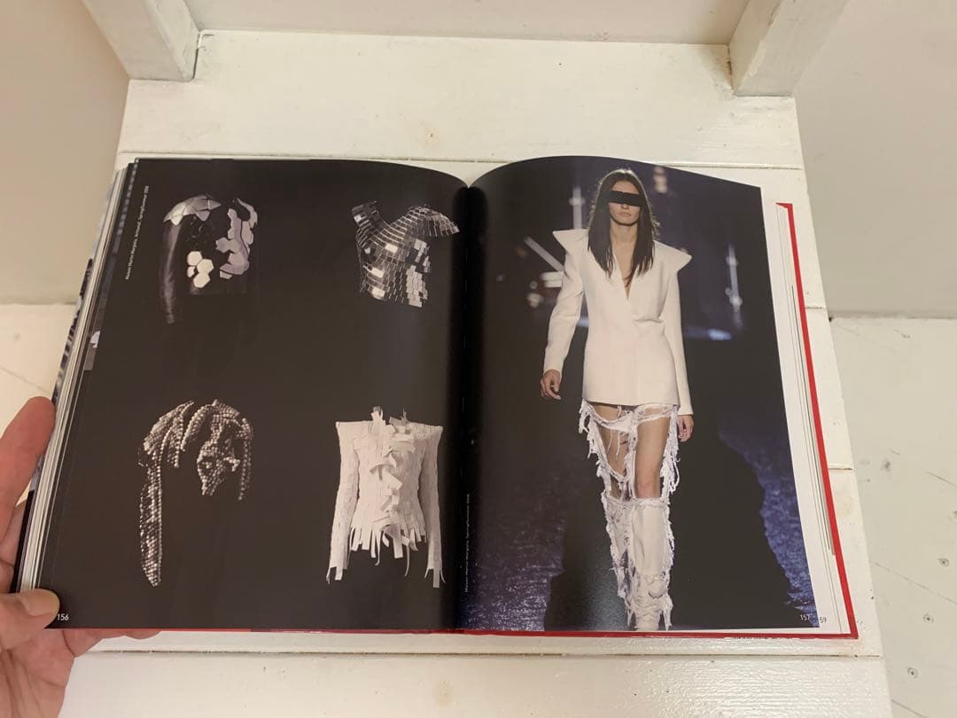 ①もっとも影響力を持つ 50人…②CITY FASHION PARIS 2冊 本
