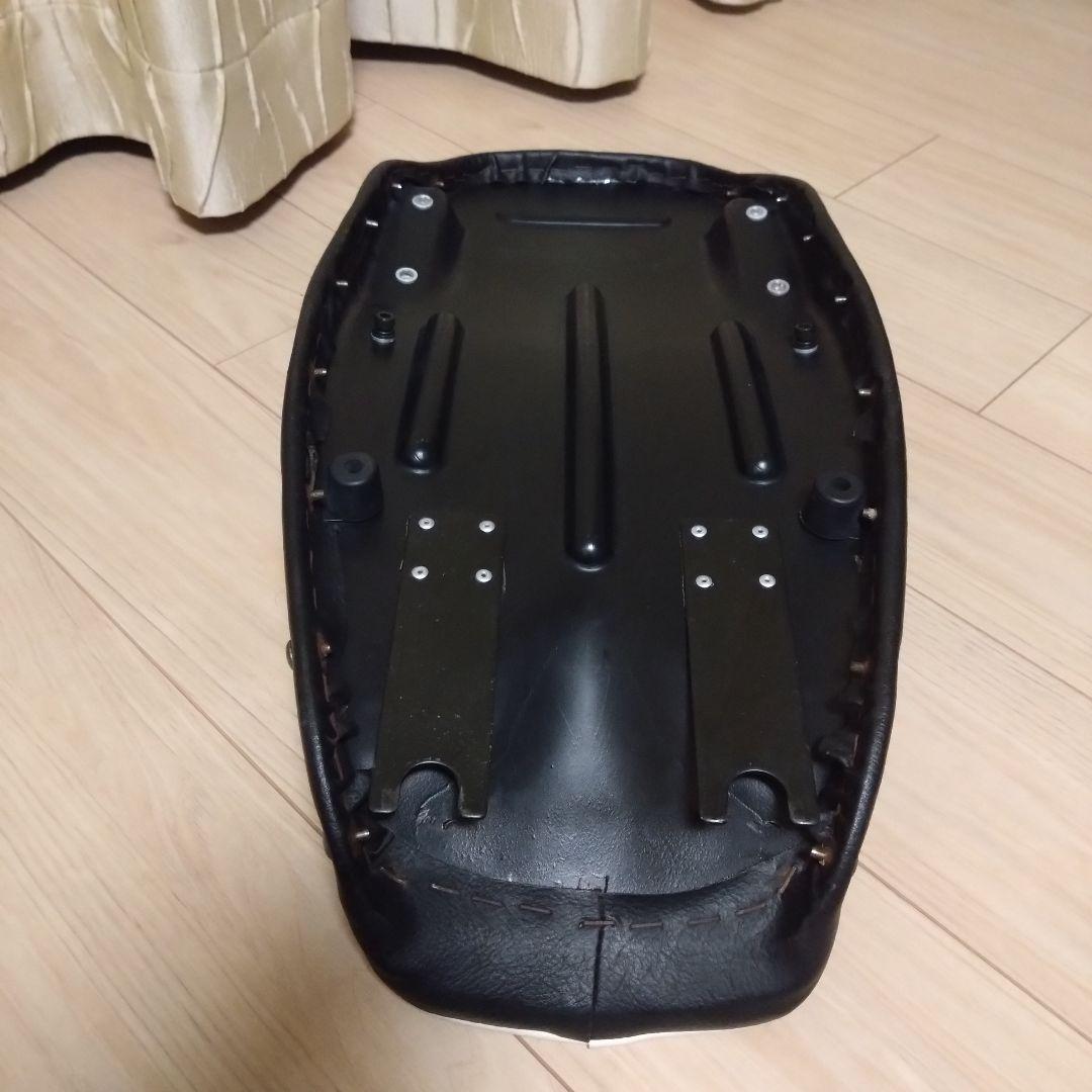 sg YAMAHA SR400 キャブ用 社外セミダブルシート リベット付