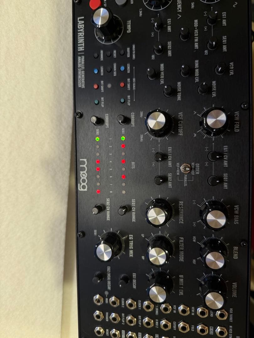 moog labyrinth シンセサイザー　モジュラーシンセ