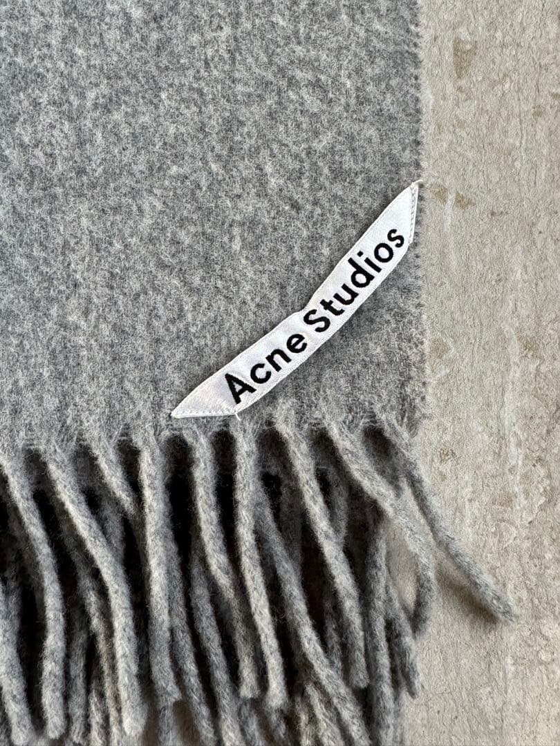 Acne Studios グレー ウールマフラー
