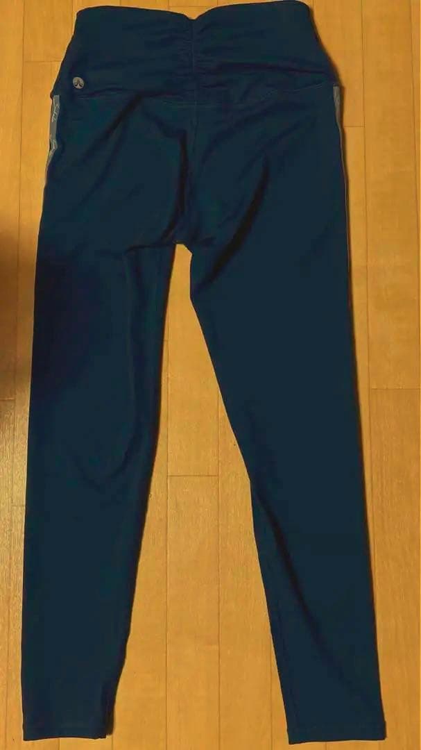 美品SUKALA バックギャザーレギンス Ｍサイズ ダークネイビー
