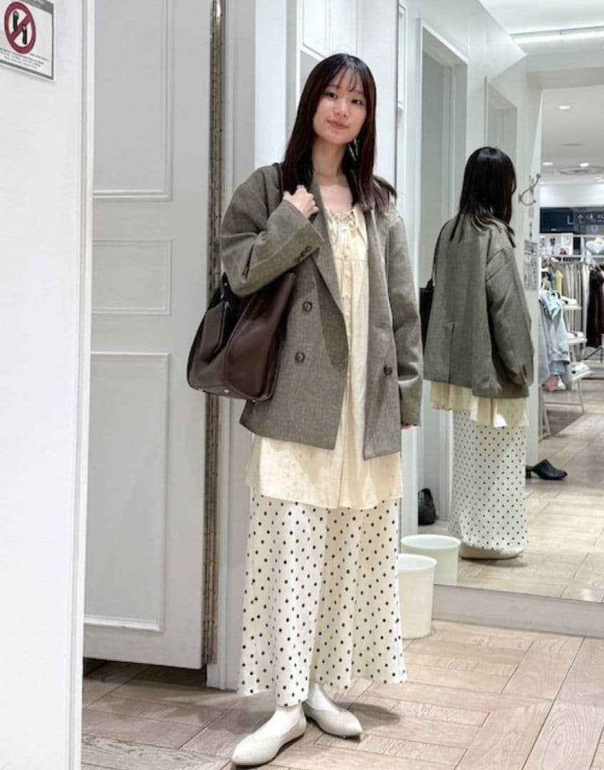 完売カラー　LOWRYS FARM　ストレッチサテンスカート　アイボリードット