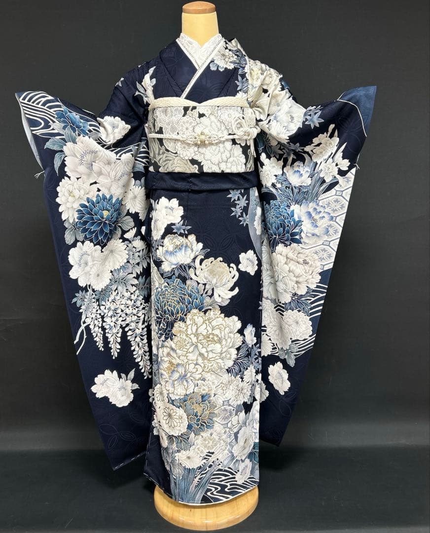 紺地の豪華な牡丹と菊の振袖フルセット(ガード加工・正絹胴裏)