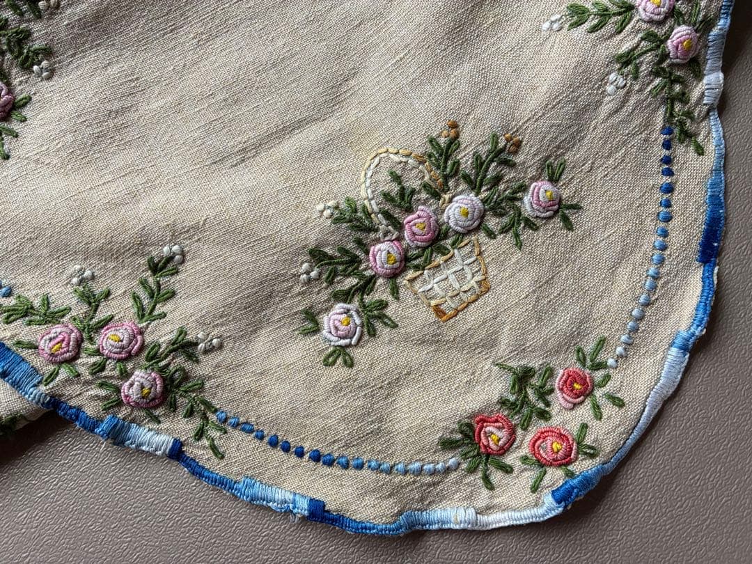 フランスアンティーク　ヴィンテージ*大きな花かご刺繍　ドイリー　かごカバー