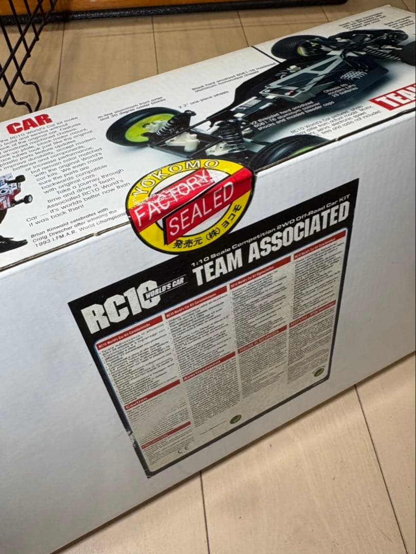 アソシ　RC10 world's car 新品未開封