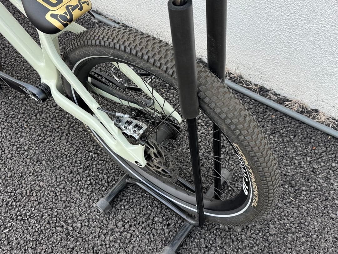 Canyon Stitched CFR Trial(中古、ペダル付)
