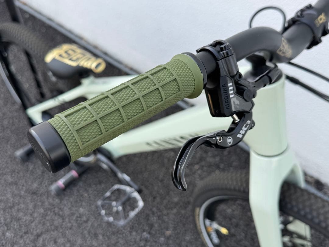Canyon Stitched CFR Trial(中古、ペダル付)