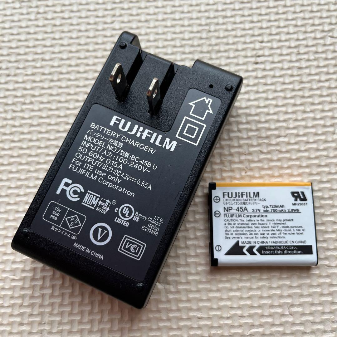 FINEPIX デジタルカメラ　ピンク　ケース付き