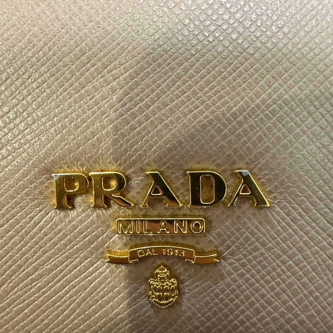 a.　PRADA サフィアーノレザー 二つ折り財布 1ML018