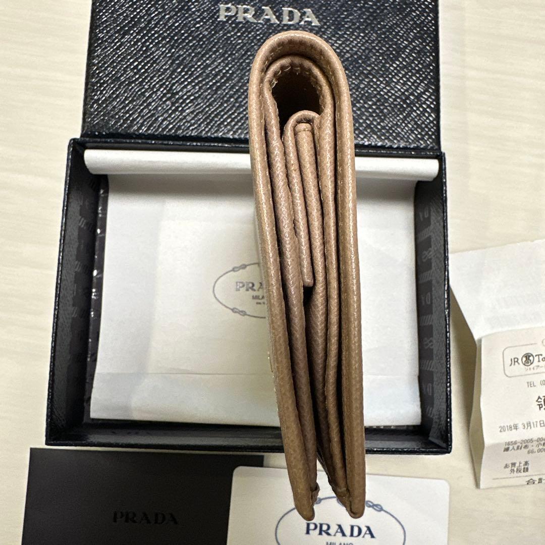 a.　PRADA サフィアーノレザー 二つ折り財布 1ML018