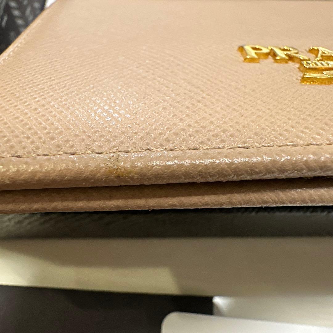 a.　PRADA サフィアーノレザー 二つ折り財布 1ML018