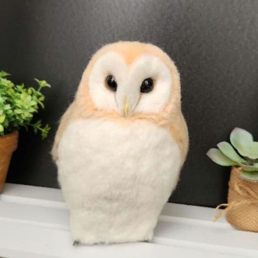 羊毛フェルト製置物　メンフクロウ　高さ約19㎝