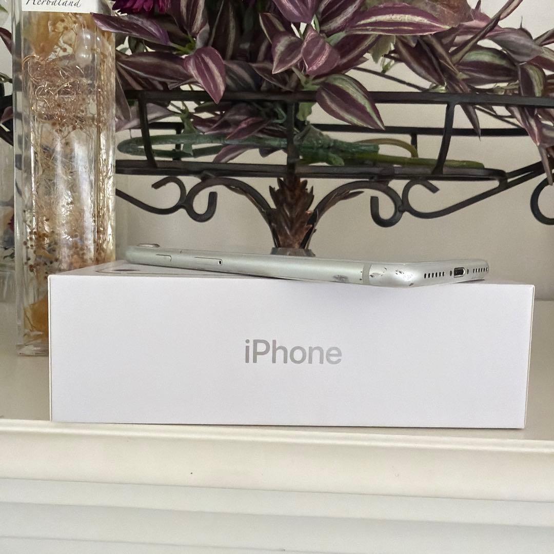iPhone 8 シルバー 64GB SIMフリー　本体のみ