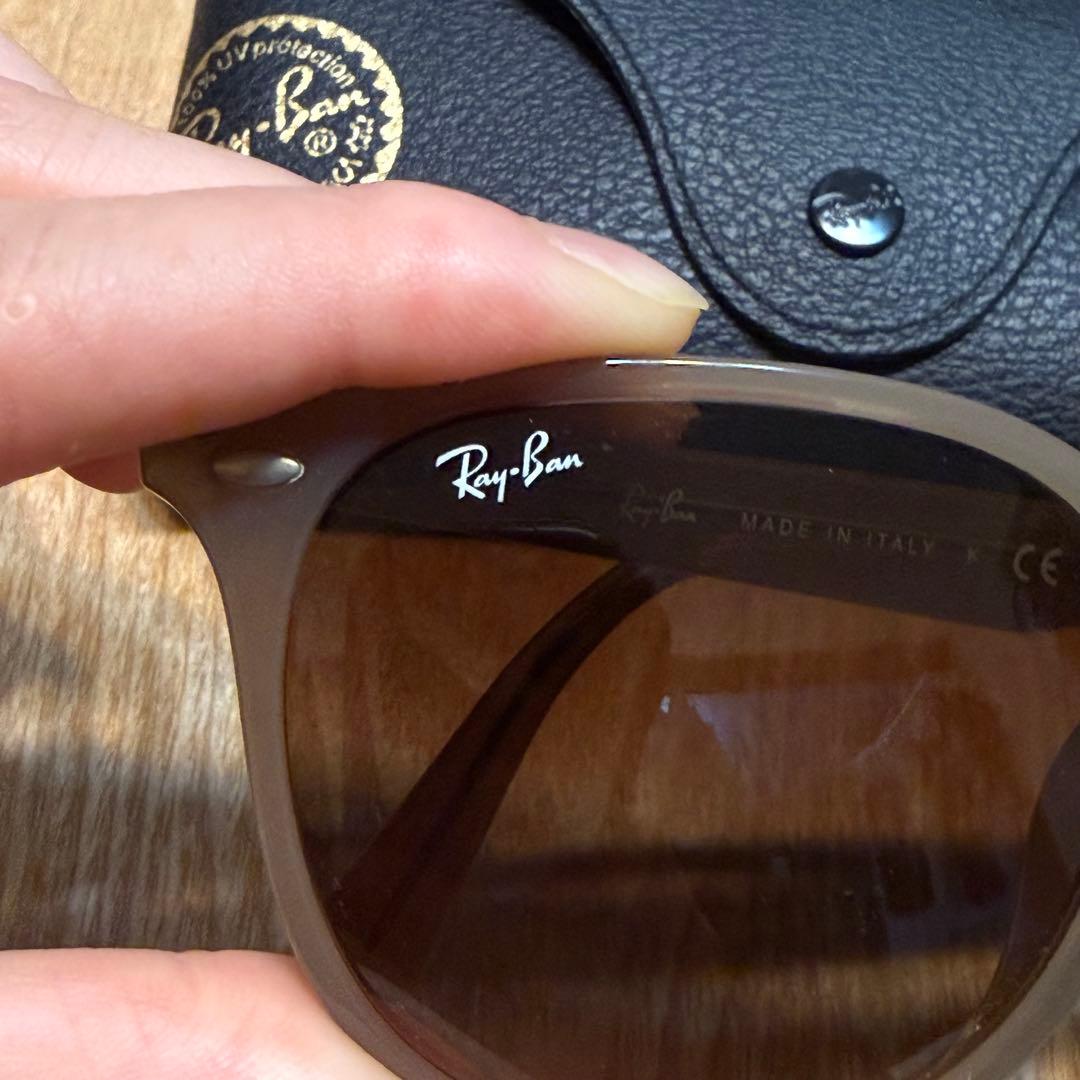Ray-Ban RB4259f ブラウン ラウンド型サングラス ケース付き