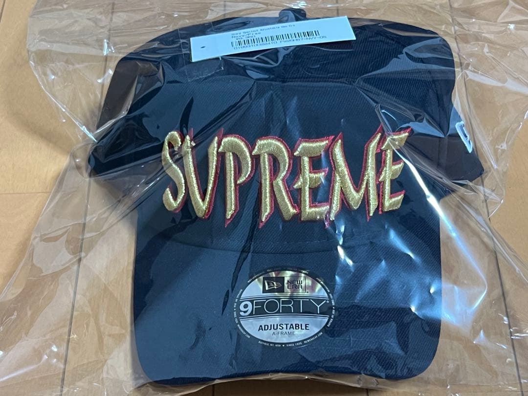 Supreme Sharp Spellout Adjustable ニューエラ