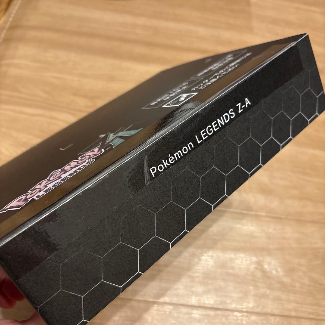 Pokémon ZAとアートブック、特典キーホルダー付きの豪華セット