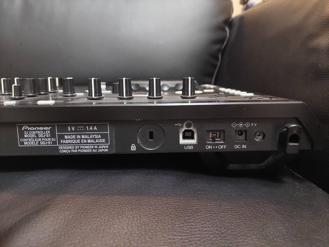 Pioneer DDJ-S1 Serato DJコントローラー