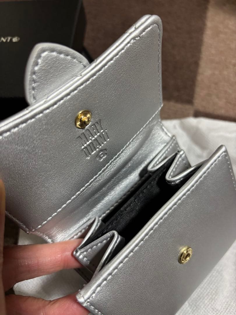 MARY QUANT シルバー 二つ折り財布　新品未使用