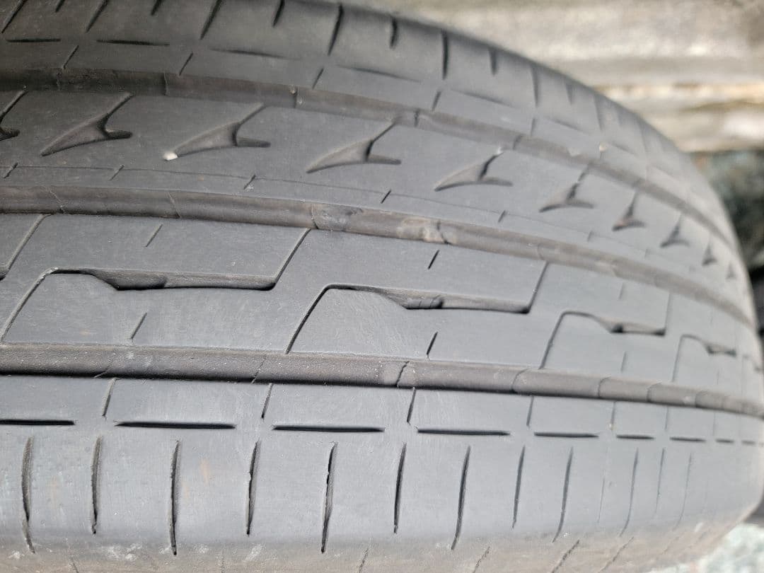 ②溝たっぷり！185/65R15　レグノ　GR-X2 ４本出品（のうち２本）