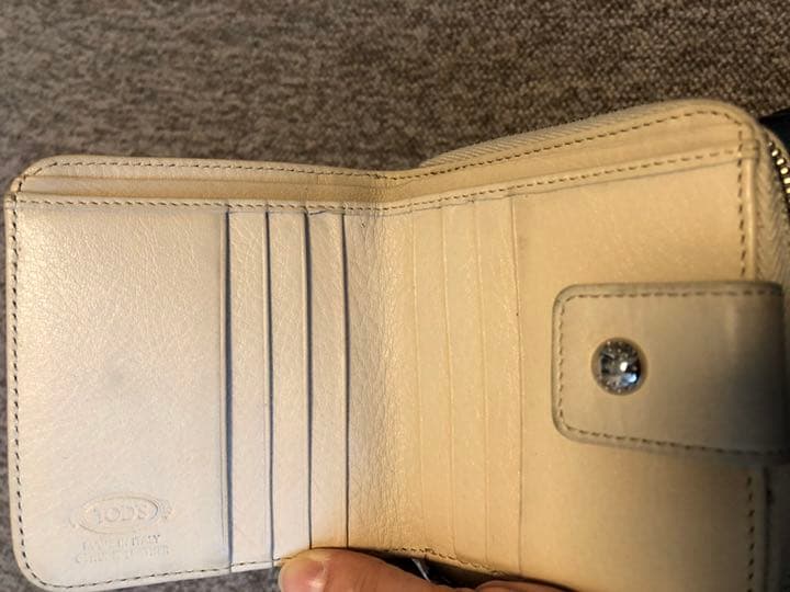 トッズ　折りたたみ財布
