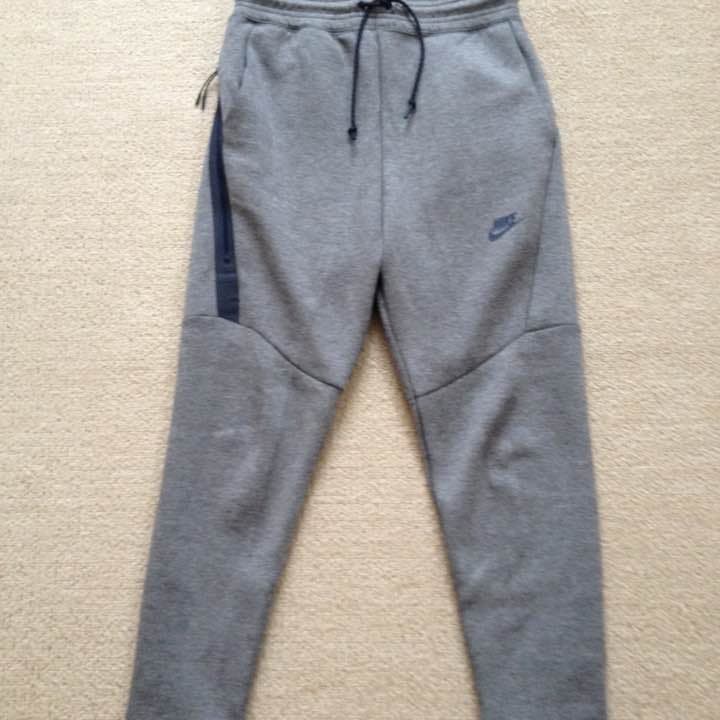 nike テックフリース パンツ