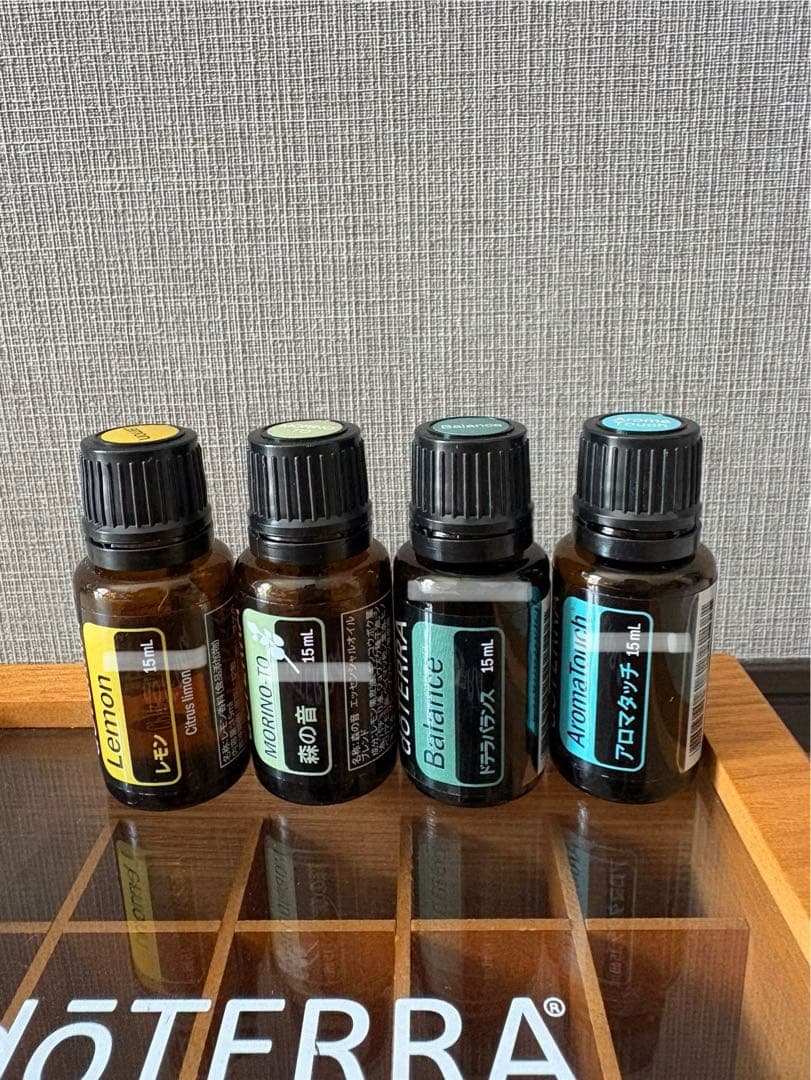 Mahalo様　doTERRA 木箱(25マス)エッセンシャルオイル4本セット
