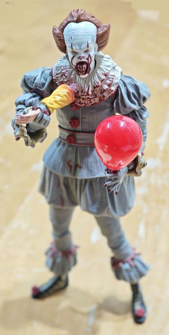 IT ペニーワイズ フィギュア　ネカ neca