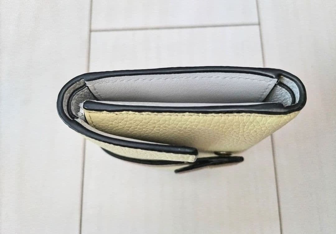 ロエベ LOEWE 三つ折り財布【美品】