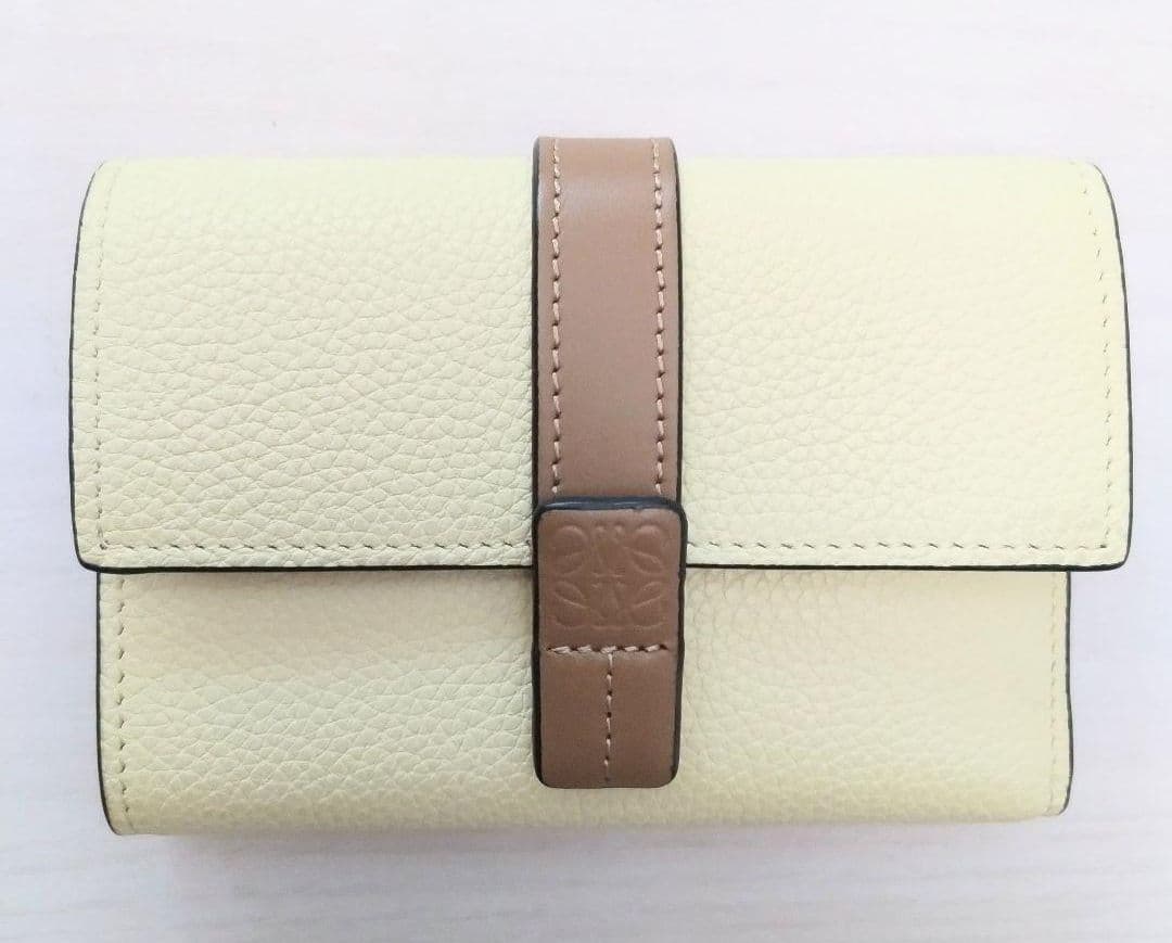 ロエベ LOEWE 三つ折り財布【美品】