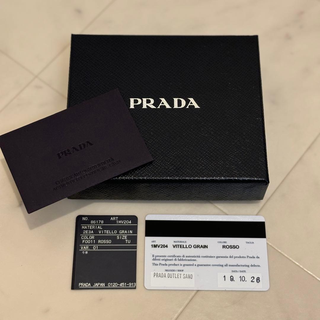 PRADA レザー 二つ折り財布　レッド 赤