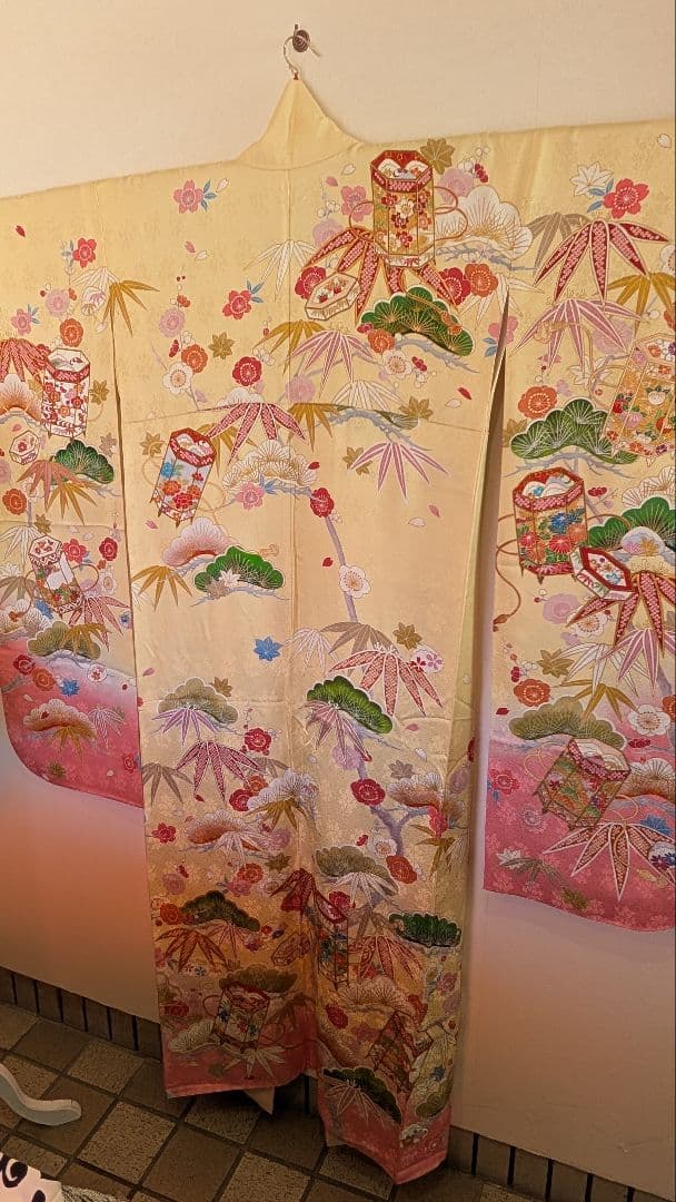 淡い黄色 おめでたい柄の振袖＆帯•帯揚げ•帯締め付き4点セット♪