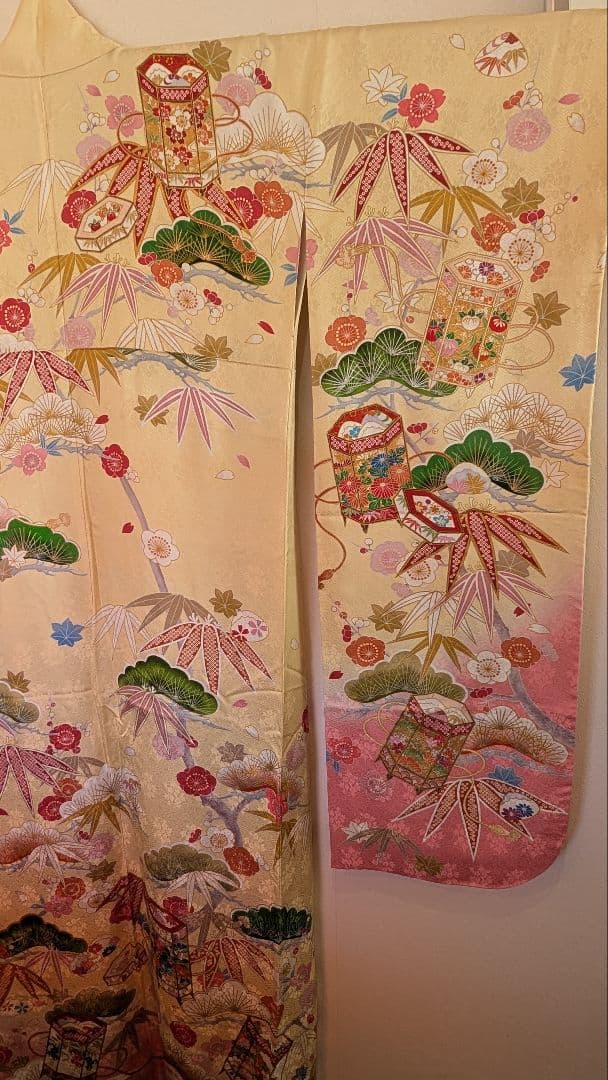 淡い黄色 おめでたい柄の振袖＆帯•帯揚げ•帯締め付き4点セット♪
