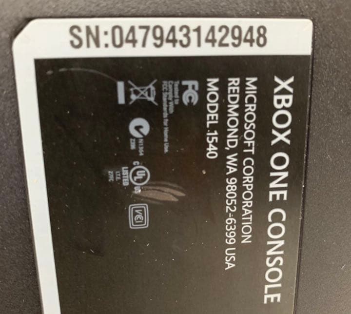 中古★XBOX ONE CONSOLE 1540 本体 おまけ付き