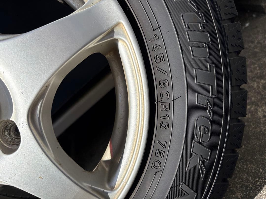 スタッドレスタイヤ　145/80R13