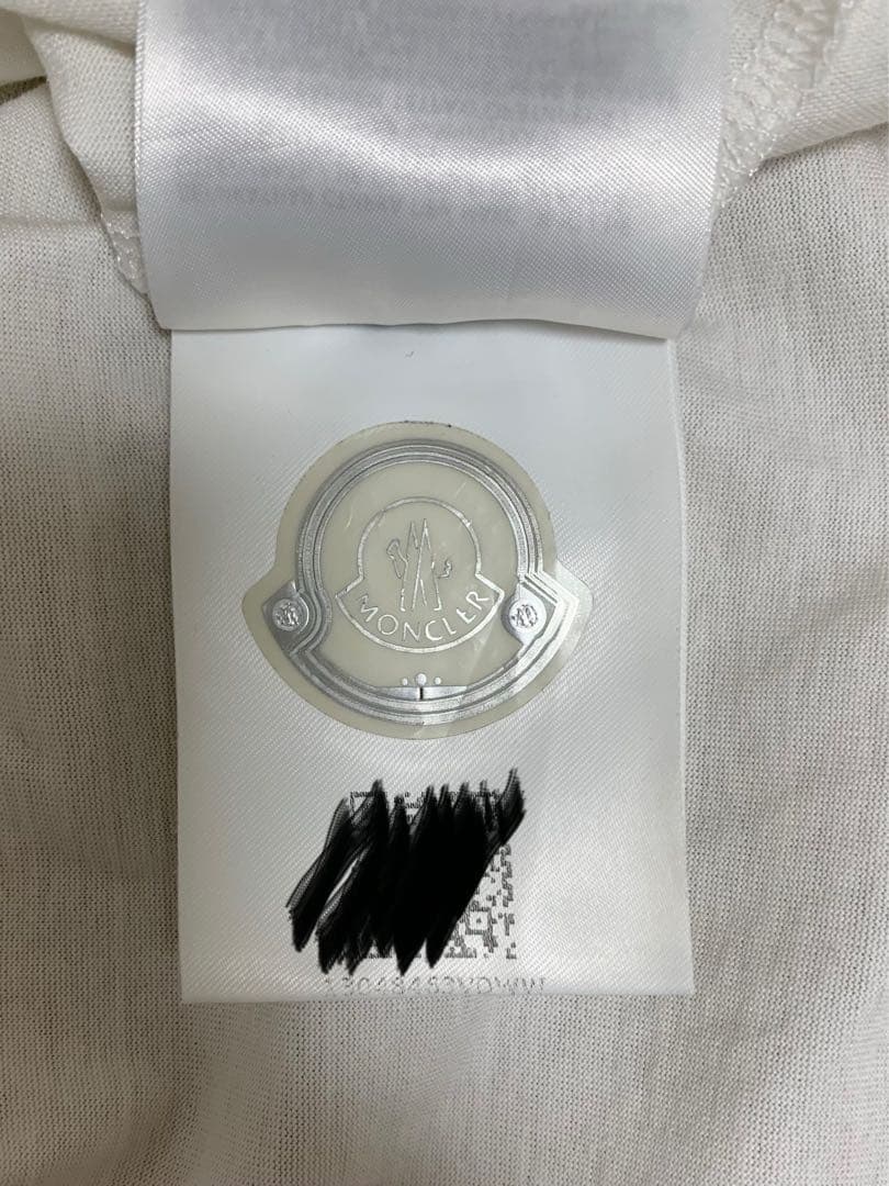 MONCLER ホワイト Tシャツ ポケット付き
