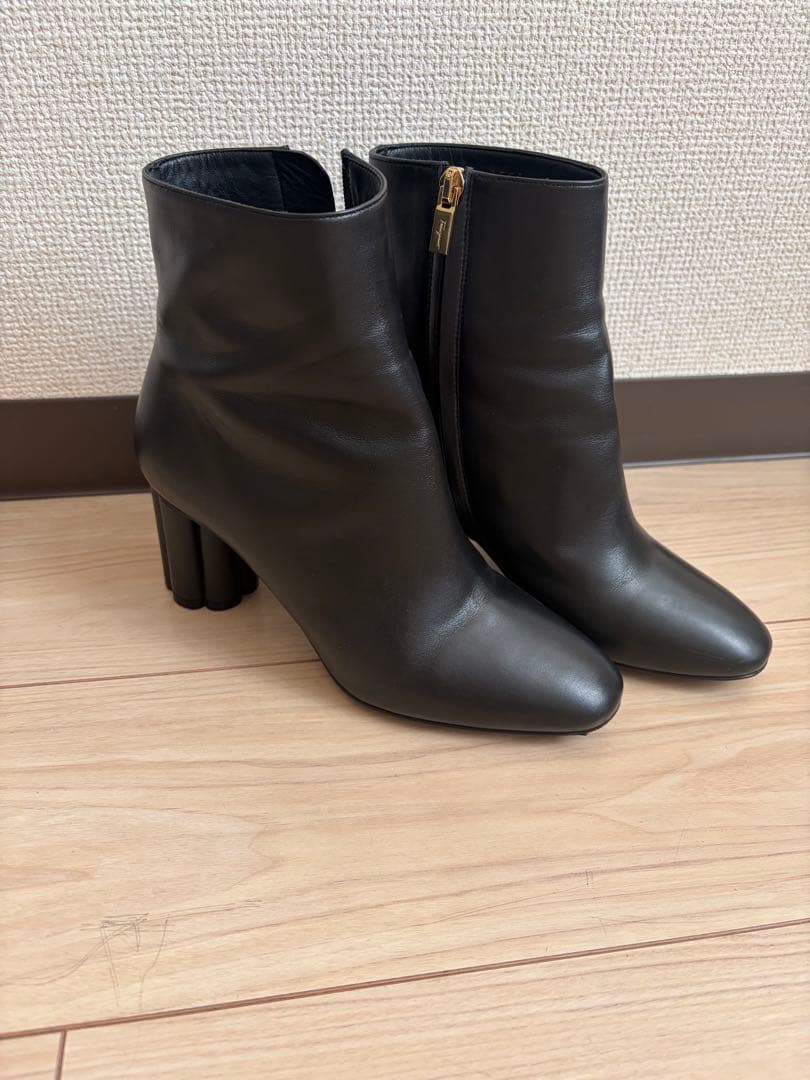 フェラガモブーツ